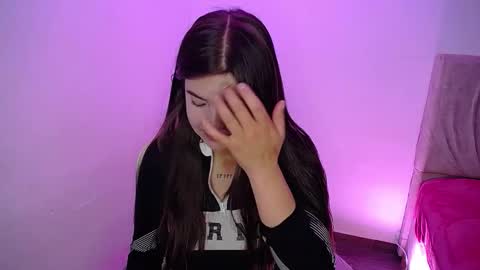 Emma online show from November 2025 07:35:01 PM