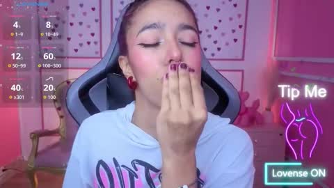 Stephania online show from December 2025 12:00:01 PM