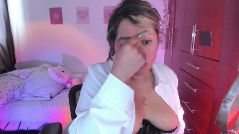 Snapshot of stephanifox chatting on September 2025 07:58:02 PM Stephanie online show from September 2025 07:58:02 PM