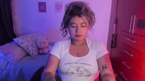 Snapshot of stephanifox chatting on October 2025 12:43:01 AM Stephanie online show from October 2025 12:43:01 AM