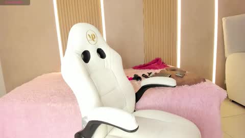 Stephany online show from March 2026 07:40:01 PM