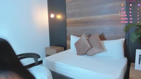 S T E P H A N Y A online show from October 2025 07:48:02 PM