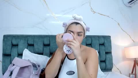 Stefanny online show from November 2025 01:11:01 AM