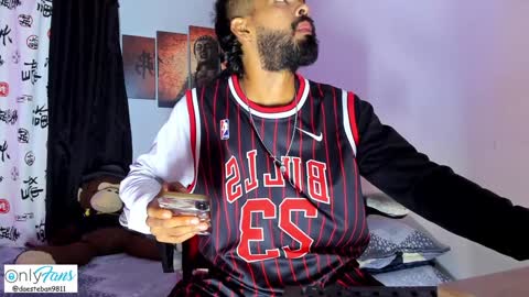 Snapshot of stephenbrown_ chatting on January 2025 11:35:01 PM ................ online show from January 2025 11:35:01 PM