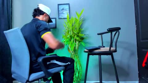 Steve  online show from October 2025 02:18:02 PM