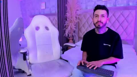 stevenandlaura_ online show from May 2026 09:01:01 PM