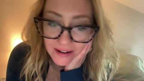 Snapshot of steviegirl4u chatting on February 2025 12:09:01 AM StevieGirl4U online show from February 2025 12:09:01 AM