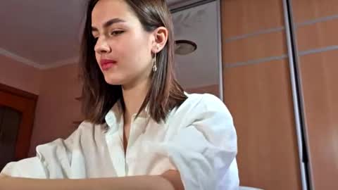 Lina online show from January 2026 10:31:01 AM