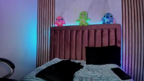 Sthepano  online show from April 2026 03:35:01 AM