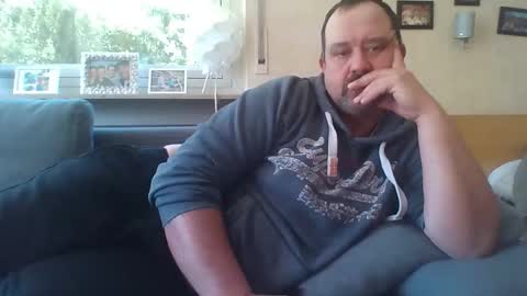 stoned1983 online show from April 2026 08:28:01 AM