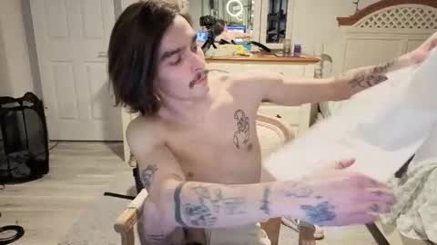 Snapshot of str8whiteboy21 chatting on February 2026 05:04:01 AM str8whiteboy21 online show from February 2026 05:04:01 AM
