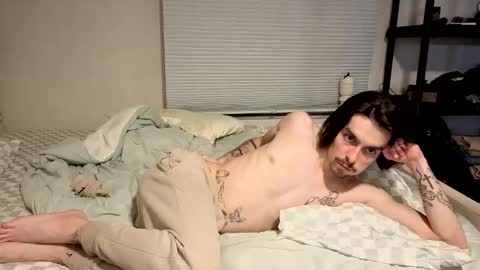 Snapshot of str8whiteboy21 chatting on April 2026 05:18:02 AM str8whiteboy21 online show from April 2026 05:18:02 AM