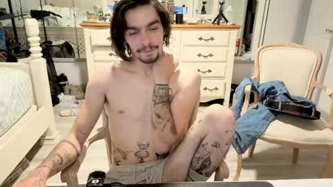 Snapshot of str8whiteboy21 chatting on April 2026 10:17:02 AM str8whiteboy21 online show from April 2026 10:17:02 AM