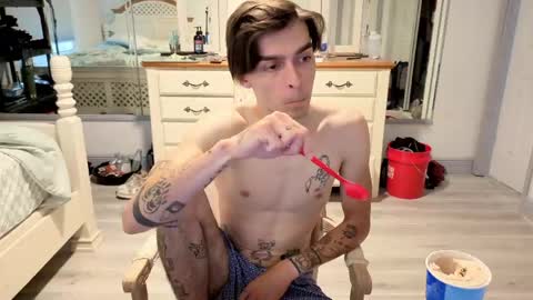 Snapshot of str8whiteboy21 chatting on May 2026 03:44:02 PM str8whiteboy21 online show from May 2026 03:44:02 PM