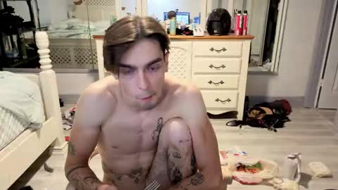 Snapshot of str8whiteboy21 chatting on May 2026 06:42:02 AM str8whiteboy21 online show from May 2026 06:42:02 AM
