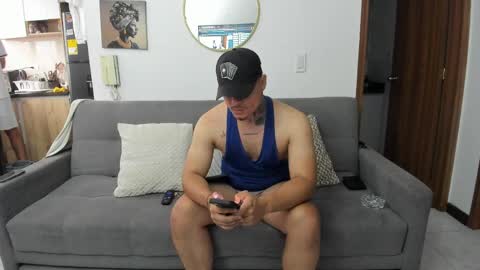 straight__friends online show from May 2026 02:01:02 PM