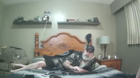 Straightbear4you online show from February 2025 11:42:01 PM