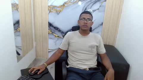 Snapshot of straightbigcockk chatting on November 2025 02:06:01 AM StraightBigCock online show from November 2025 02:06:01 AM