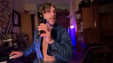 Snapshot of straightishd chatting on October 2025 03:19:01 AM Cowboy Zuhly online show from October 2025 03:19:01 AM