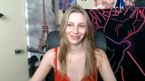 Snapshot of stranger_giirl chatting on June 2026 12:09:02 PM Amalia online show from June 2026 12:09:02 PM