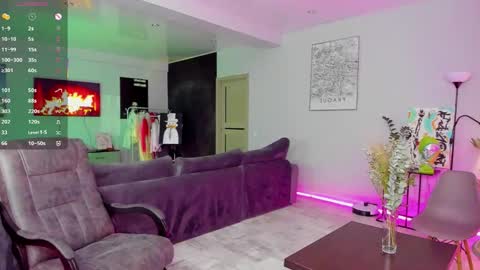 Laura online show from October 2025 02:12:01 PM