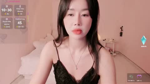 strawberry_loveee online show from September 2025 05:13:02 PM