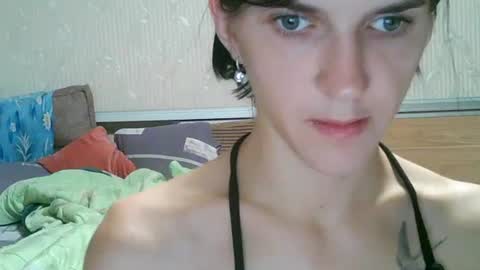 Snapshot of strawberry_storm chatting on September 2025 08:35:01 PM Strawberry Storm online show from September 2025 08:35:01 PM