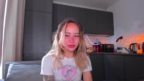 Snapshot of strawberrypie99 chatting on September 2025 07:35:01 AM Tati and Lola online show from September 2025 07:35:01 AM