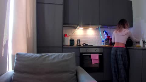 Snapshot of strawberrypie99 chatting on October 2025 09:12:01 AM Tati and Lola online show from October 2025 09:12:01 AM