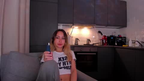 Snapshot of strawberrypie99 chatting on October 2025 05:35:02 PM Tati and Lola online show from October 2025 05:35:02 PM