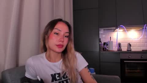 Snapshot of strawberrypie99 chatting on November 2025 10:25:02 AM Tati and Lola online show from November 2025 10:25:02 AM