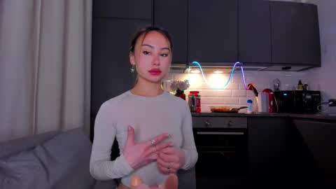 Snapshot of strawberrypie99 chatting on November 2025 01:13:01 PM Tati and Lola online show from November 2025 01:13:01 PM