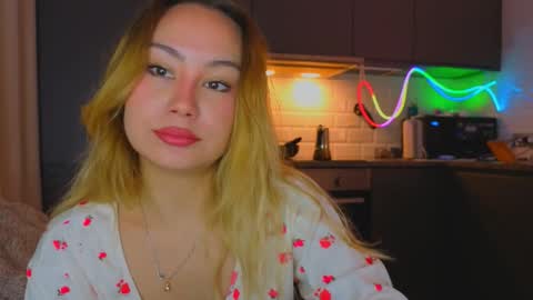 Snapshot of strawberrypie99 chatting on March 2026 04:14:01 AM Tati and Lola online show from March 2026 04:14:01 AM