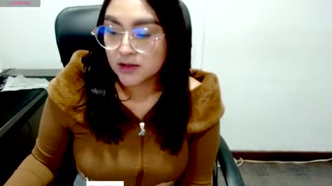 Snapshot of strawlux chatting on July 2026 05:52:01 PM strawlux online show from July 2026 05:52:01 PM