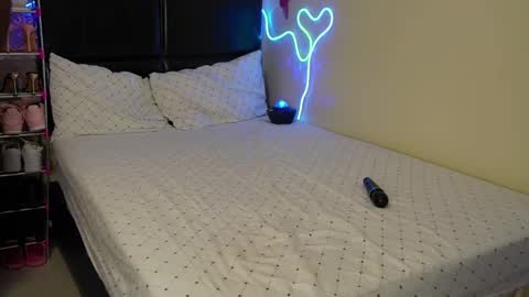 QUEEN online show from December 2024 04:56:01 AM