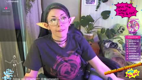 Snapshot of streetweeb chatting on December 2024 06:52:01 AM Lucca online show from December 2024 06:52:01 AM