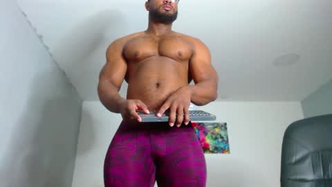 Snapshot of strong_george1 chatting on January 2025 07:17:02 PM strong_george1 online show from January 2025 07:17:02 PM