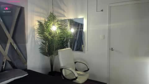 Snapshot of strong_girl_ chatting on February 2026 11:06:02 AM Alexa online show from February 2026 11:06:02 AM