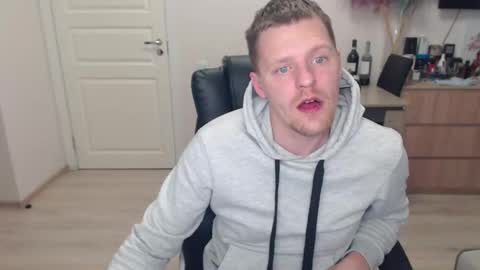 Snapshot of strong_guy_xxx chatting on September 2025 11:22:02 AM strong_guy_xxx online show from September 2025 11:22:02 AM