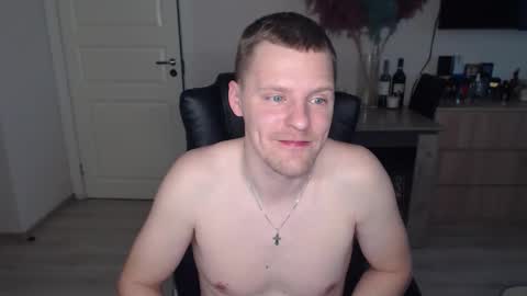 Snapshot of strong_guy_xxx chatting on November 2025 07:43:02 AM strong_guy_xxx online show from November 2025 07:43:02 AM