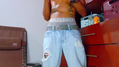 Snapshot of stronganddelicious chatting on October 2025 10:40:01 PM stronganddelicious online show from October 2025 10:40:01 PM