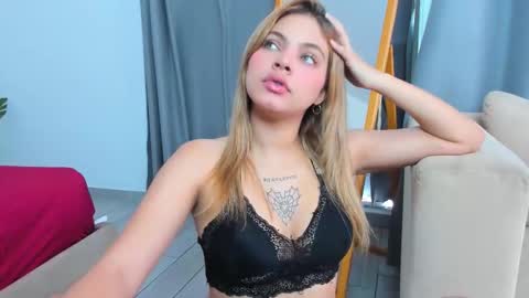 Snapshot of stroong_couple_ chatting on November 2025 07:57:01 PM Strong Couple online show from November 2025 07:57:01 PM