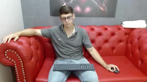 Snapshot of stuart_white chatting on September 2025 08:02:01 PM stuart_white online show from September 2025 08:02:01 PM