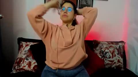 studcb_ online show from September 2025 12:34:01 AM