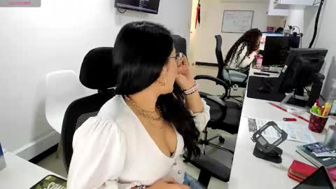 studcb_ online show from December 2025 03:51:02 PM