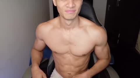 stylish man online show from November 2025 01:33:02 PM