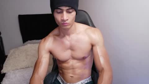 stylish man online show from May 2026 12:19:01 AM