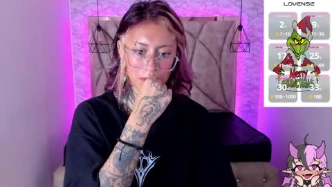 Snapshot of succubus_girl_ chatting on December 2024 04:48:01 PM Alexy online show from December 2024 04:48:01 PM