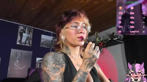 Snapshot of succubus_girl_ chatting on March 2025 06:33:01 PM Alexy online show from March 2025 06:33:01 PM