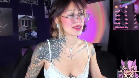 Snapshot of succubus_girl_ chatting on September 2025 03:45:01 PM Alexy online show from September 2025 03:45:01 PM
